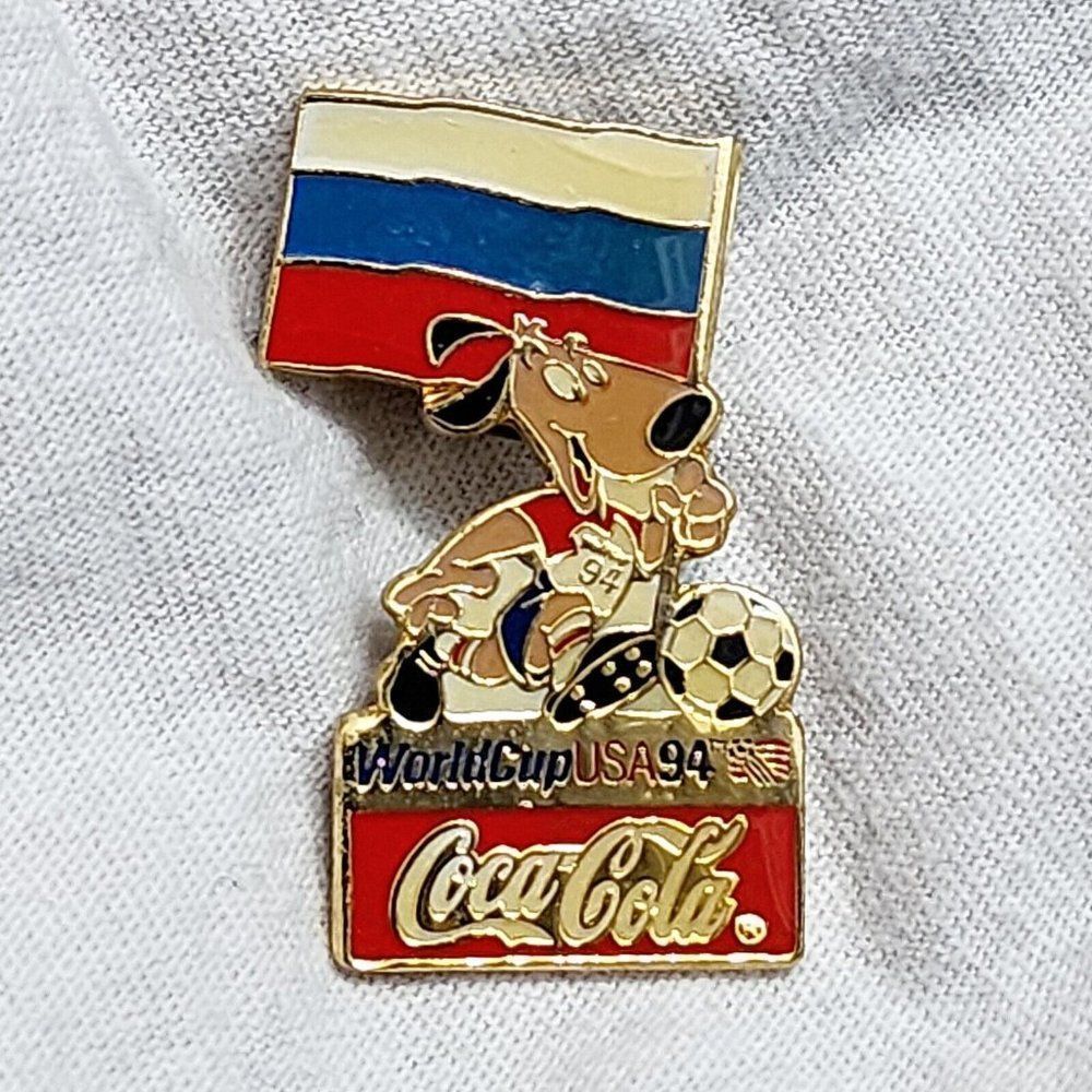 FIFA 1994 World Cup Soccer Coca Cola Russian Flag Enamel‎ Pin Striker Mascot